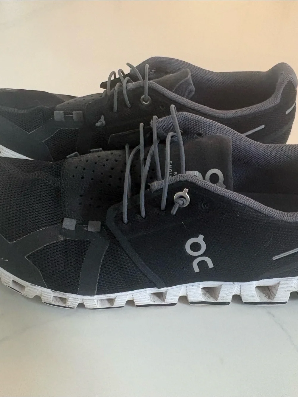 On Running Men's Athletic Shoes in Black and Gray